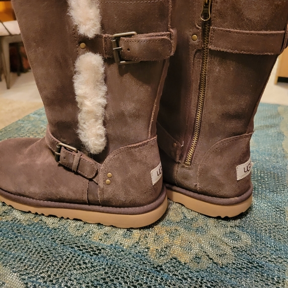 UGG Boots size 6, light brown, buckle - Picture 6 of 7